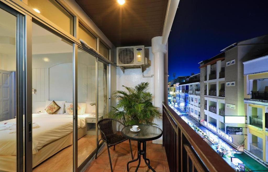 Gorgeous Boutique Room Patong Exteriör bild